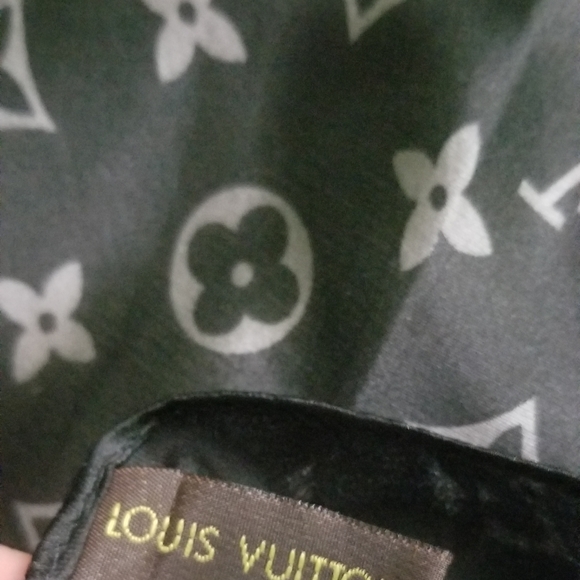 Scarf - Picture 5 of 10